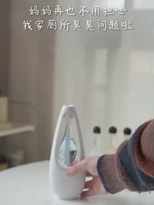 Máy xịt thơm phòng tự động treo tường Máy xông tinh dầu phòng ngủ pin sạc 500mAh kèm tinh dầu nước hoa 50ml