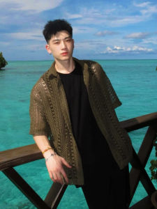 Cleanfit เสื้อเชิ้ตผู้ชายทรงหลวมบางแบบลำลองสำหรับฤดูร้อน สไตล์ Old Money คอปกพับได้ เส้นใยโพลีเอสเตอร์