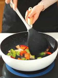 Universal Pan Lid Tempered Glass Lid Silicone Replacement Pan Lid Pot Lids Glass Top Covers for Skillets Pots Frying Pans