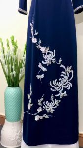 ÁO DÀI TRUNG NIÊN CHO MẸ HỌA TIẾT BÔNG CÚC QUÝ PHÁI