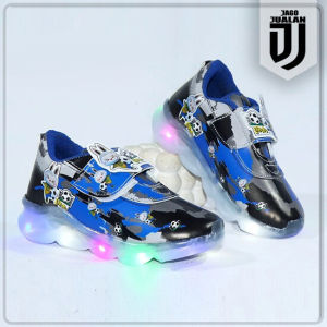 Sepatu Sneakers LABUBU SOCCER LED Anak Usia 1 2 3 4 5 6 Tahun / Sepatu Kets Perekat Anak Fashion Keren Sporty / Sepatu MENYALA Anak Motif Kartun Cute / Sepatu Anak Casual Lucu Trendy Sol Menyala / Sepatu Running Anak LED Karakter Labubu Bola