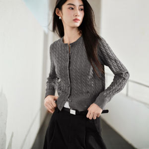 PEACEBIRD | Slim Fitted Cable Knit Cardigan