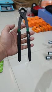 {\n    \"article\": \" Tang Kakaktua Gegep 9\\\" Catut Kakatua 9inch Potong Kawat Kakak tua gagang Karet