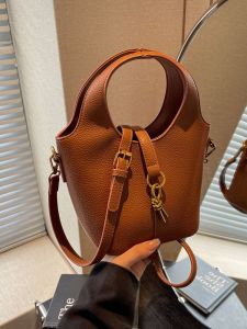 กระเป๋าถือทรงถังแฟชั่นสำหรับผู้หญิง กระเป๋าสะพายไหล่ข้างเดียว กระเป๋าถือสำหรับใส่ไปทำงาน กระเป๋าถือ PU ขนาดเล็ก สีสันสดใส