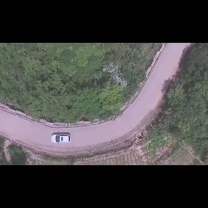 Deli ปั๊มลมมินิ ที่สูบลมไฟฟ้า มีไฟ วัดความดันได้ ปั๊มลมไฟฟ้า เติมลมยาง พกพา ที่เติมลม 100 160 180W กระบอกสูบโลหะคู่ Air Compressor