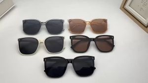 Kính mát thời trang nam nữ 686 mẫu mới độc đáo gọng vuông gập chống tia UV hiện đại sang trọng