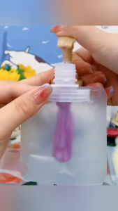 Reusable Travel Liquid Pouch Leak-Proof Portable Refillable Squeeze Bottle for Skincare Shampoo and lotion Storage