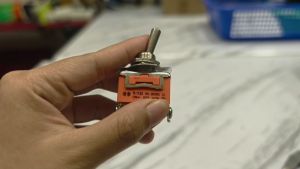 Toggle Switch 3 Pin On Off On ETEN 1122 Saklar Togle Kaki 3p 15A E-TEN