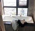 Túi lưới đựng quần áo bẩn có thể gấp lại, giỏ đựng đồ bằng nhựa thoáng khí, có sẵn màu đen và trắng. 