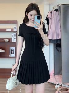 ชุดเดรสยาวปานกลางสไตล์สตรีทแฟชั่นฤดูร้อนสำหรับผู้หญิงไซส์ใหญ่พร้อมโบว์ผูกคอและเอวเข้ารูป ชุดราตรีสีพื้นแขนยาว