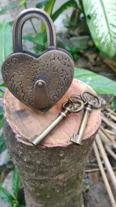 Gembok Kunci Kuningan Antik Motif Cinta Ukir 1 pcs