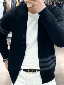 Luxurious Knitted Cardigan for Men Casual Versatile Fashionable Spring Autumn Outerwear Comfortable Fit Stylish Male Knitwear