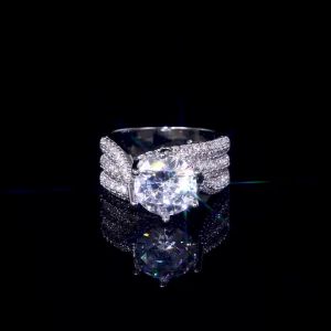 Huitan Elegant Women Ring Inlaid Charming Shiny Round CZ Versatile Daily Party Accessories for Lady Fashion Jewelry for Wedding