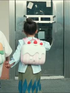 Zoy Zoii Children's Schoolbag: A Cute & Lightweight Option