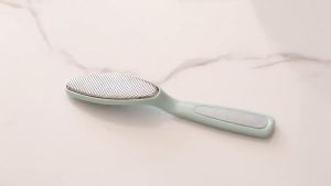 Dụng Cụ Chà Gót Chân Tẩy Tế Bào Chết 2 In 1 (giao màu ngẫu nhiên)