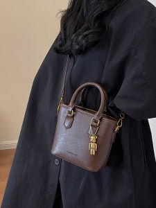 Fashionable Bucket Bag Womens Shoulder Crossbody Bag Autumn Winter PU Leather Zipper Closure Solid Color Versatile Handbag