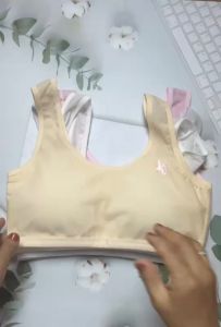 เสื้อในเด็กโต เสื้อในเด็ก15ปี เสื้อในเด็ก12ปี ผลิตจากผ้าคอตตอนผสมสเปนเด็กซ์ ตัวเสื้อเป็นทำเป็นรูระบายอากาศ ยืดได้แยอะ รุ่นนี้ได้ถึง 34 นิ้ว