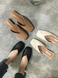 รองเท้าแตะส้นแบนสำหรับผู้หญิงในช่วงฤดูร้อนปี 2022 ส้นสูง รองเท้าแตะแบบครึ่งนิ้ว ทรงหัวเหลี่ยม รองเท้าแตะแบบสวมสบายสำหรับผู้หญิง