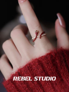 Red Oil Drip Snake Ring for Women Luxury Design Fashionable New Year Accessory Finger Ring Alloy Embedded Artificial Gemstone