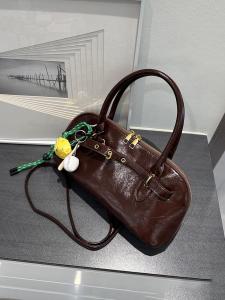 Versatile Boston Bowling Bag Left Apricot Underarm Tote Bag Retro Style Blogger Favorite Casual Shoulder Bag with Lock Buckle