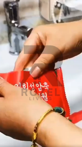 ROZEL Handuk Terkompresi / Handuk Mandi Traveling Portable Sekali Pakai Large Size 70 cm x 140 cm