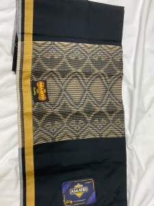 Sarung tenun kain pelikat asaatid hitam