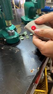 Khuôn đóng cúc T3Vàng