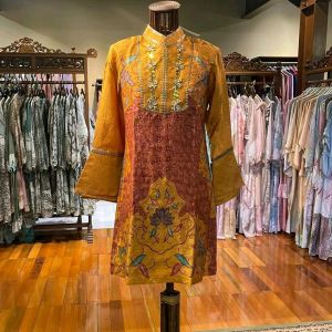 Tunik ATBM + Payet by Dian Pelangi LIMITED EDITION Blouse Atasan Kemeja Blus Outfit Kebaya Kerja Kantor Pesta Pernikahan Kondangan Casual Formal Wanita Hijaber Cantik Anggun Modis Modern Elegan Mewah Model Korea Terbaru Motif Batik Hand Made Kekinian