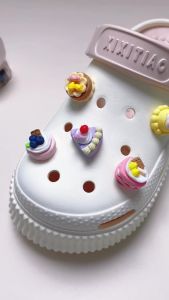 Sticker Charm 3D chủ đề bánh kem bán lẻ DIY Mayto nhựa cứng gắn Dép Cross Dép Sục Cá Sấu JB-138