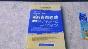 Sách - Tuyển Chọn Những Bài Văn Đạt Giải Cấp Tỉnh Thành Phố Và Quốc Gia Trung Học Cơ Sở - Nguyễn Thành Huân - (KV) - Newshop