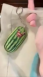 Móc khóa nhồi bông dưa hấu meme mới nhất 2023