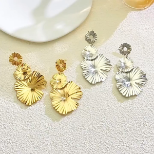สินค้ามีคุณภาพ 1คู่ ต่างหูรูปดอกไม้ วัสดุโลหะ ต่างหูยาว สไตล์วิน สวยหรู แบบเจาะ เครื่องประดับ แฟชั่นผู้หญิง