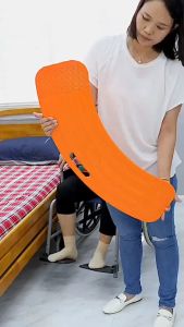 The bedridden elderly and the disabled cross the bed transfer board auxiliary shift board