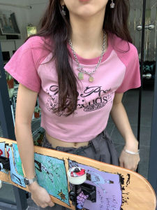 เสื้อยืดแขนสั้นทรงเข้ารูปสไตล์อเมริกันย้อนยุคสำหรับผู้หญิงในช่วงฤดูร้อน เสื้อตัวบนเอวสูง ทรงสลิมฟิต ลายการ์ตูนสุดเก๋