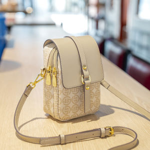 Hong Kong Stylish Small Square Bag Womens Crossbody Bag Multi-Layer Large Capacity Summer New Fashion Handbag IT GDUUCI