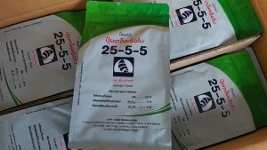 ปุ๋ยเกล็ด 25-5-5 เรือใบ ไข่มุก ขนาด 1 กก. ปุ๋ยNPK ไนโตรเจนสูง เร่งการเจริญเติบโต ใบเขียว พัฒนาราก ต้นแข็งแรง ต้านทานโรค