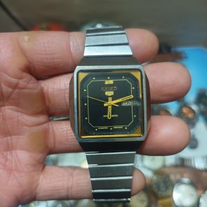 Đồng hồ Seiko 5 chém cạnh cổ xưa lịch bơm máy 7009 mặt đen xanh thủy