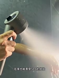 ฝักบัวแรงดันสูง กรองน้ำ รุ่นใหม่ เปิดปิดที่ฝักบัวได้สามารถปรับน้ำได้ 4 รูปแบบ อาบนํ้า มีโหมดนวดตัว หัวฝักบัวอาบน้ําซิลิโคน แรงดันสูง 3 โหมด สําหรับอาบน้ํา ผ่อนคลาย