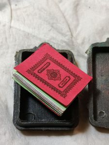 Koleksi stambul merah artefak tua