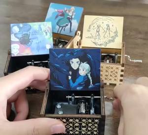 Hộp Nhạc Gỗ Xoay Tay Chủ Đề Anime Lâu Đài Di Động Của Howl Nhạc 18 Giai Điệu Vòng Quay Cuộc Đời Quà Tặng Âm Nhạc Cho Năm Mới & Sinh Nhật