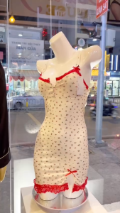 Váy Ngủ Hoa Nhí Thun Gân Mềm Mại Kèm Mút Ôm Body - Dưới 56kg