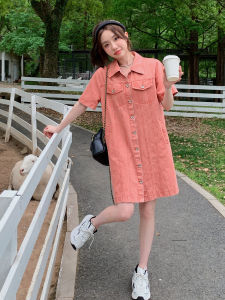 ชุดเดรสสีชมพูย้อนยุคสไตล์ฝรั่งเศสสำหรับผู้หญิงในช่วงฤดูร้อน กระโปรงยีนส์ทรงเอ แขนสั้น คอโปโล กระดุม ทรงเอ ชุดเดรสสั้น