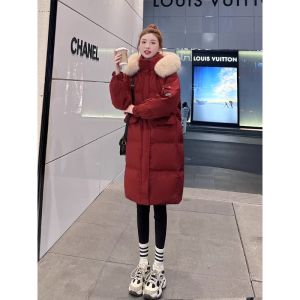 เสื้อแจ็คเก็ตขนเป็ดสีแดง CHLENADY สำหรับผู้หญิง ฤดูหนาว ขนแกะขนาดใหญ่ ยาวถึงข้อเท้า เสื้อคลุมกันหนาวสำหรับงานแต่งงานในปีใหม่