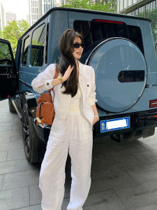 ชุดสองชิ้นผ้าลินินสีขาวหรูหราสำหรับผู้หญิงในช่วงฤดูร้อน ดีไซน์ลำลอง หลวมๆ เสื้อเชิ้ต กางเกงขากว้าง ชุดสองชิ้น