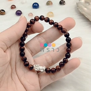 “พราว” สร้อยข้อมือ หินตาเสือสีแดง (Red Tiger Eye)❤️❤️ หินแห่งการปกป้อง ขนาดหิน 6 มิล + ปี่เซี๊ยะเงินแท้ ขนาดยาว 1.5 ซม. เรียกทรัพย์และเสริมความมั่งคั่ง