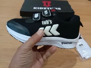 Sepatu Sekolah Anak Laki Laki Perempuan Sepatu Warna Hitam Murah Tali Perekat Rekat Kecil Tanggung Umur 6-10 Tahun PAUD TK SD SMP SMA Kelas 1 2 3 4 5 6 7 8 9 0-KIDZTUBS1900040824