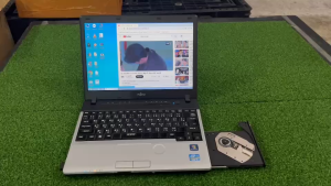 โน๊ตบุ๊ค Fujitsu P772/ f  lnte (R) Core (TM) i3 -3110 M  2.40 ghz 2.40 ghz ขนาดหน้าจอ 12.5 นิ้ว มีกล้องหน้า มาพร้อมโปรแกรมพร้อมใช้งาน