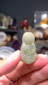 burma jadeite💯天然翡翠玉观音吊坠 高height: 3cm 宽width: 1.8cm