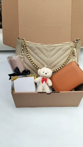 Hampers Tas Wanita: Paket Gift Set Hadiah Ulang Tahun Cewek & Kado Pernikahan