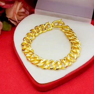 สร้อยข้อมือทองลายเลสตัดลาย ความยาว 6.5 นิ้ว น้ำหนักเทียบเท่า 2 บาท ชุบทอง สีเหมือนจริง ใส่เสริมบารมี ใส่ออกงานได้ งานสวย พร้อมส่ง